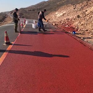 军垦路街道一是彩钢瓦喷漆翻新，地面喷涂